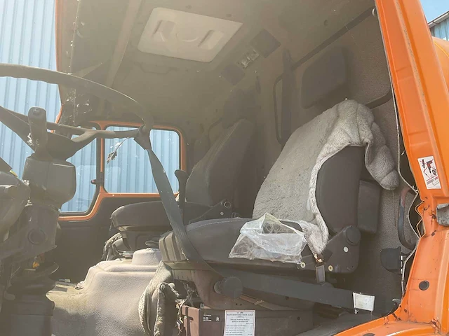 Mercedes-benz kolkenzuiger vrachtwagen - afbeelding 8 van  9