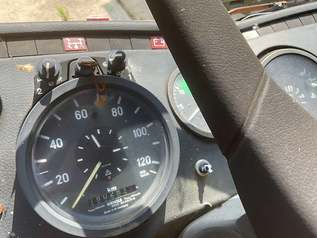 Mercedes-benz kolkenzuiger vrachtwagen - afbeelding 9 van  9