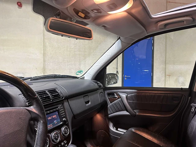 Mercedes-benz ml55 amg 5.5 v8 (btw) 347pk 2003 m-klasse, nl-kenteken youngtimer - afbeelding 15 van  42