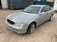 Mercedes-benz sedan 209 personenauto - afbeelding 1 van  12