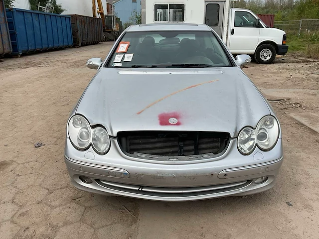 Mercedes-benz sedan 209 personenauto - afbeelding 3 van  12