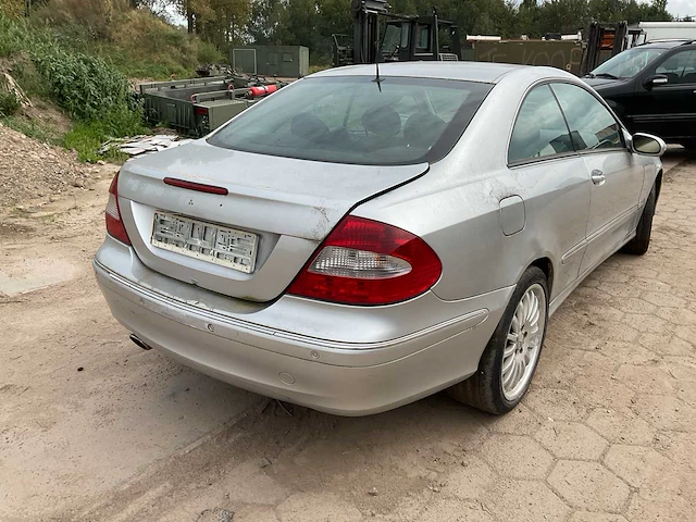 Mercedes-benz sedan 209 personenauto - afbeelding 5 van  12