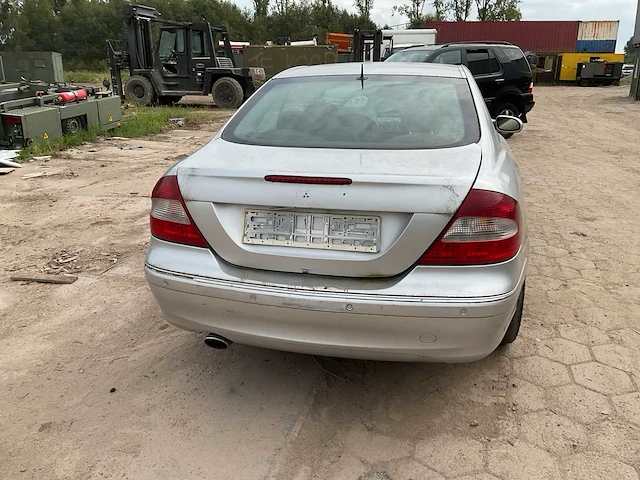 Mercedes-benz sedan 209 personenauto - afbeelding 6 van  12