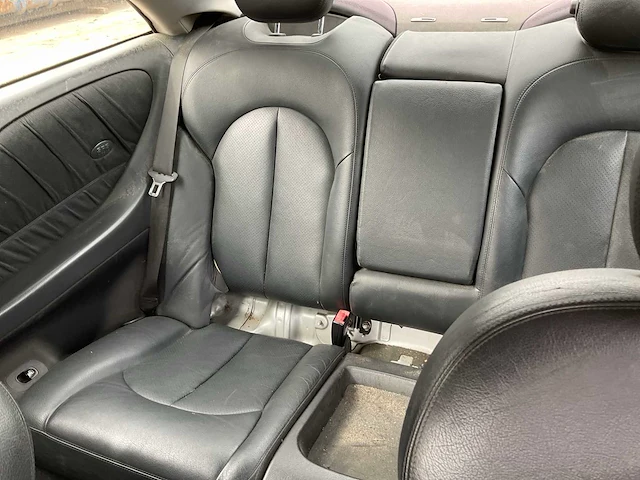 Mercedes-benz sedan 209 personenauto - afbeelding 7 van  12