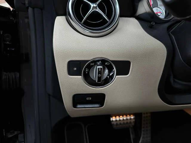 Mercedes-benz slk350 3.5 v6 306pk 2011 slk-klasse (43.000 km) - afbeelding 22 van  37