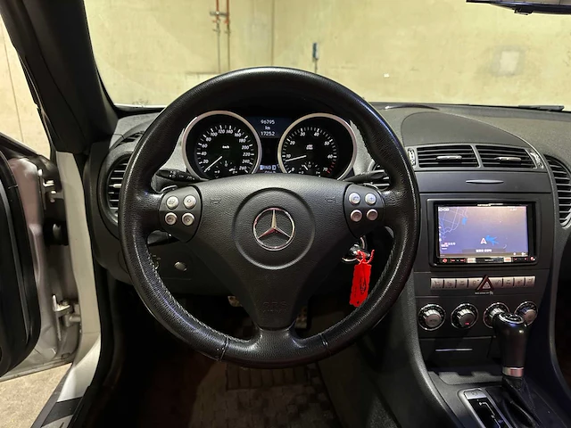 Mercedes-benz slk350 amg 3.5 v6 272pk 2006 airscarf, hdz-04-l youngtimer - afbeelding 10 van  35