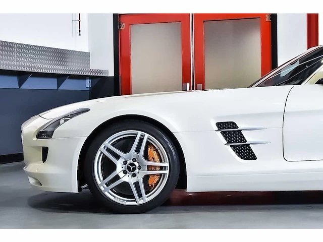 Mercedes-benz sls amg "gullwing" coupe 6,3l v8 - 2013 - afbeelding 44 van  89