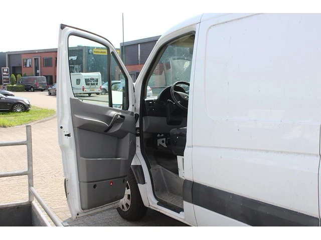 Mercedes benz sprinter 210 2.2 cdi 325 hd met kenteken 3-vtl-91 datum eerste toelating 17 februari 2012. - afbeelding 3 van  17