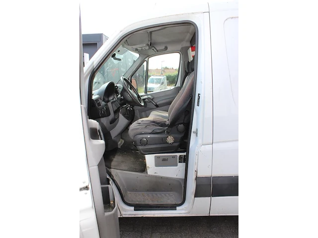 Mercedes benz sprinter 210 2.2 cdi 325 hd met kenteken 3-vtl-91 datum eerste toelating 17 februari 2012. - afbeelding 4 van  17