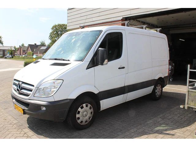 Mercedes benz sprinter 210 2.2 cdi 325 hd met kenteken 3-vtl-91 datum eerste toelating 17 februari 2012. - afbeelding 10 van  17