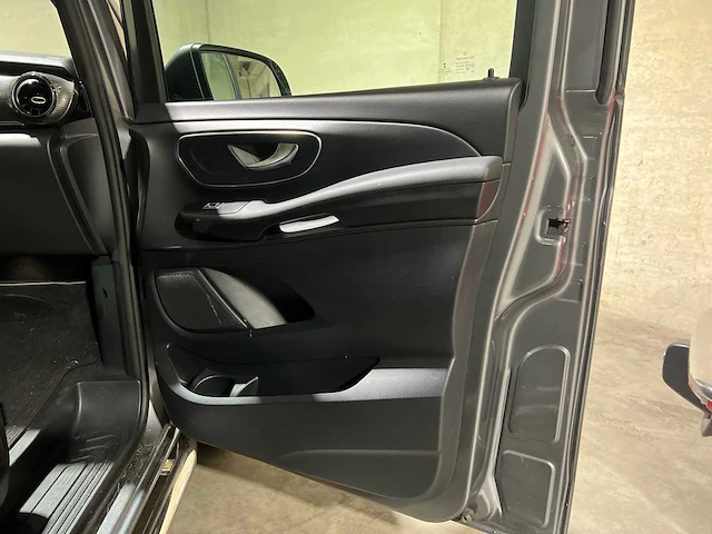 Mercedes-benz v220d lang maybach dc avantgarde 163pk 2020 v-klasse, v-99-fpz - afbeelding 32 van  42