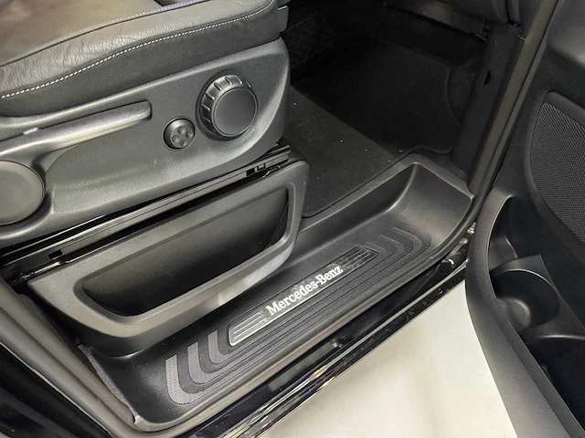 Mercedes-benz v300d l3 avantgarde amg-line 2024 i - afbeelding 29 van  36