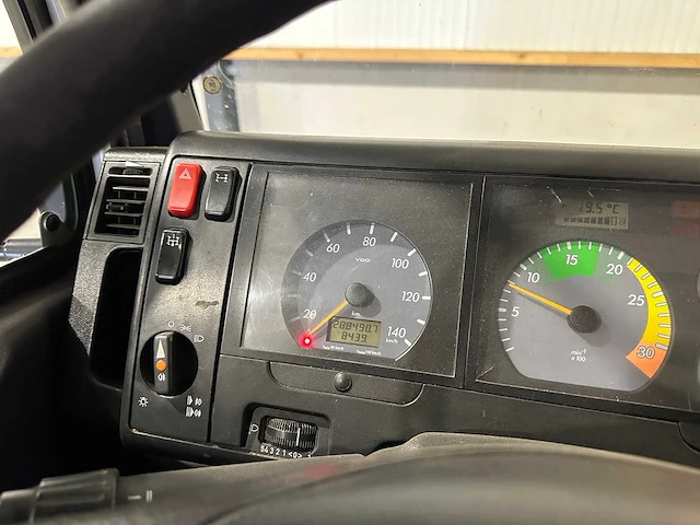 Mercedes-benz vario rioleringswagen met robots en frees 88-bkd-7 - afbeelding 15 van  36