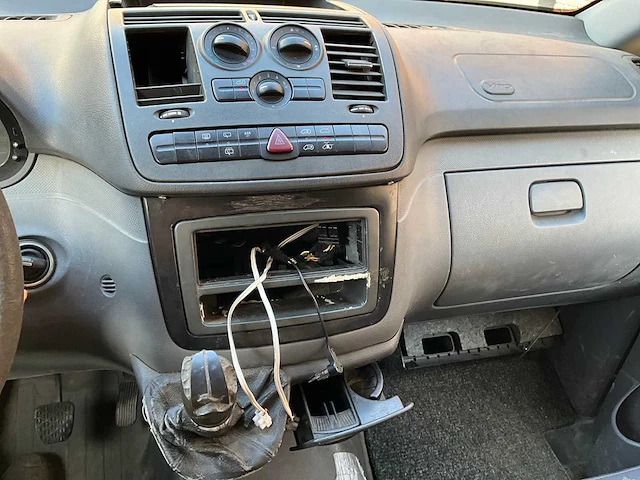 Mercedes-benz vito 109 cdi - bedrijfswagen (schade) - afbeelding 2 van  12