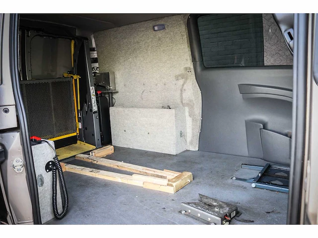 Mercedes-benz vito 111 cdi rolstoelauto, 38-vnk-7 - afbeelding 23 van  25