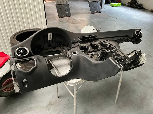 Mercedes-benz w205 c-klasse dashboard - afbeelding 1 van  6