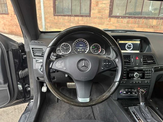 Mercedes-benzine e500 amg coupé 5.5 v8 388pk 2009 e-klasse youngtimer - afbeelding 19 van  40