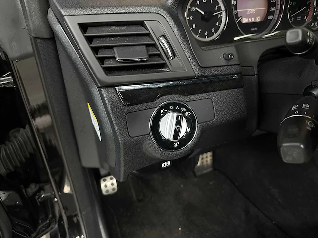 Mercedes-benzine e500 amg coupé 5.5 v8 388pk 2009 e-klasse youngtimer - afbeelding 21 van  40