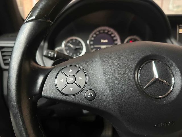 Mercedes-benzine e500 amg coupé 5.5 v8 388pk 2009 e-klasse youngtimer - afbeelding 22 van  40