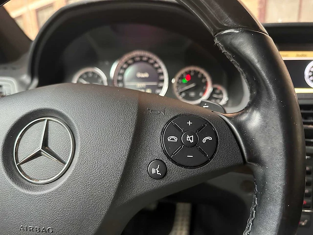 Mercedes-benzine e500 amg coupé 5.5 v8 388pk 2009 e-klasse youngtimer - afbeelding 23 van  40