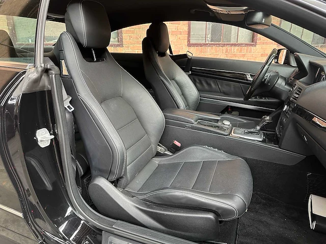 Mercedes-benzine e500 amg coupé 5.5 v8 388pk 2009 e-klasse youngtimer - afbeelding 37 van  40