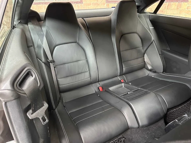 Mercedes-benzine e500 amg coupé 5.5 v8 388pk 2009 e-klasse youngtimer - afbeelding 38 van  40