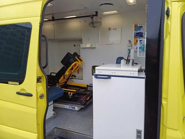 Mercedes-benz/wietmarcher sprinter 319 ambulance - afbeelding 6 van  37
