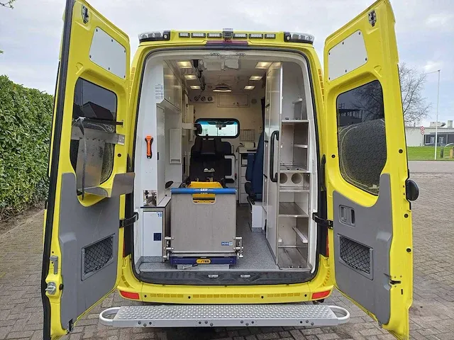 Mercedes-benz/wietmarcher sprinter 319 ambulance - afbeelding 7 van  37