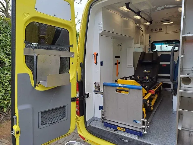 Mercedes-benz/wietmarcher sprinter 319 ambulance - afbeelding 8 van  37