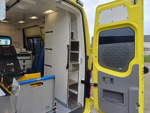 Mercedes-benz/wietmarcher sprinter 319 ambulance - afbeelding 9 van  37