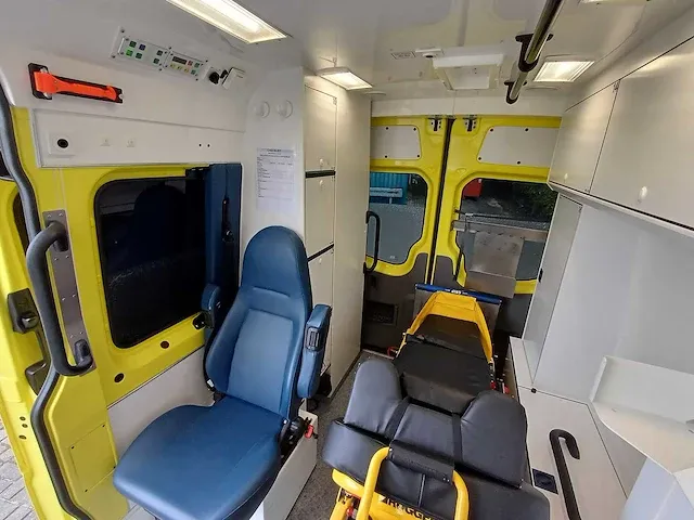 Mercedes-benz/wietmarcher sprinter 319 ambulance - afbeelding 11 van  37