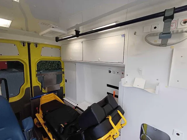 Mercedes-benz/wietmarcher sprinter 319 ambulance - afbeelding 14 van  37