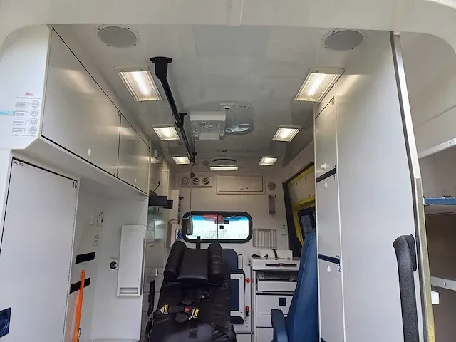 Mercedes-benz/wietmarcher sprinter ambulance - afbeelding 8 van  35