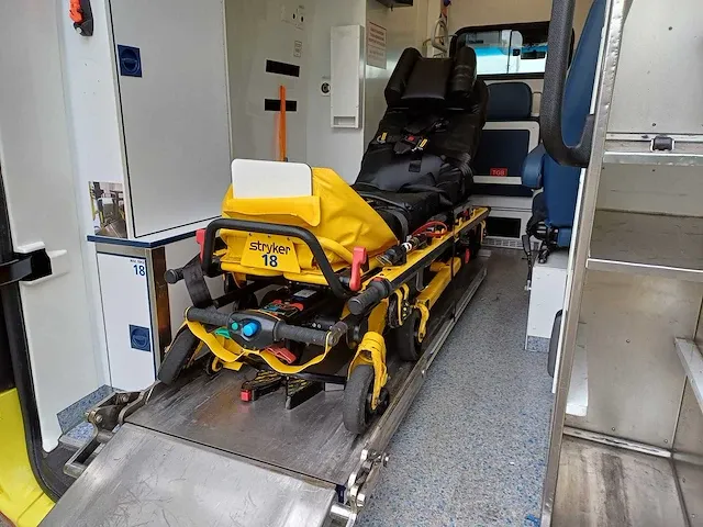 Mercedes-benz/wietmarcher sprinter ambulance - afbeelding 9 van  35