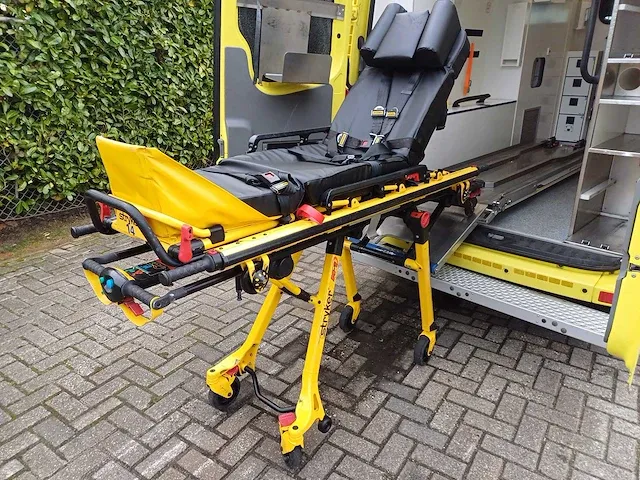 Mercedes-benz/wietmarcher sprinter ambulance - afbeelding 11 van  35