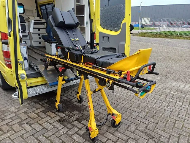 Mercedes-benz/wietmarcher sprinter ambulance - afbeelding 13 van  35