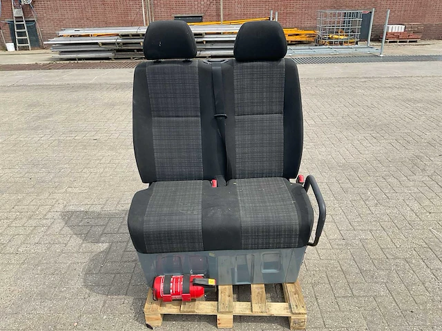 Mercedes sprinter 906 autostoelen - afbeelding 1 van  7