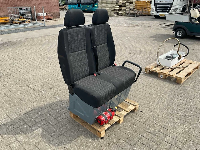 Mercedes sprinter 906 autostoelen - afbeelding 2 van  7