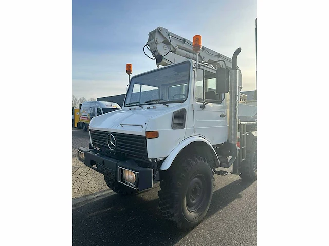 Mercedes unimog met atlas kraan - afbeelding 4 van  40