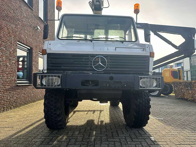 Mercedes unimog met atlas kraan - afbeelding 11 van  40