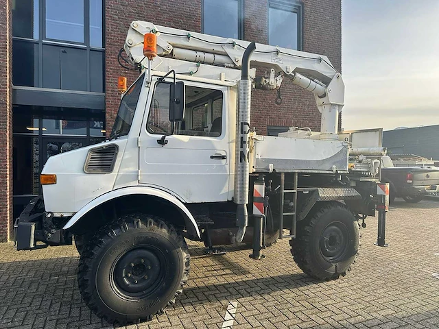 Mercedes unimog met atlas kraan - afbeelding 1 van  40