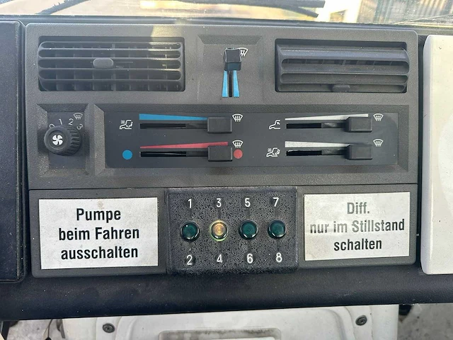 Mercedes unimog met atlas kraan - afbeelding 17 van  40