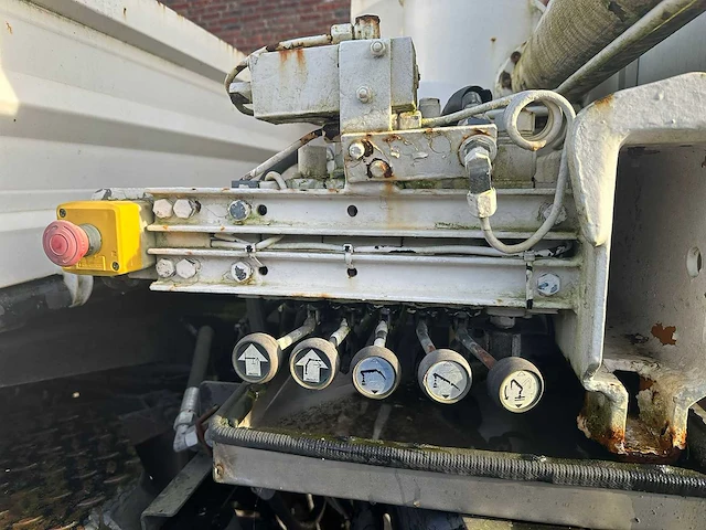 Mercedes unimog met atlas kraan - afbeelding 22 van  40