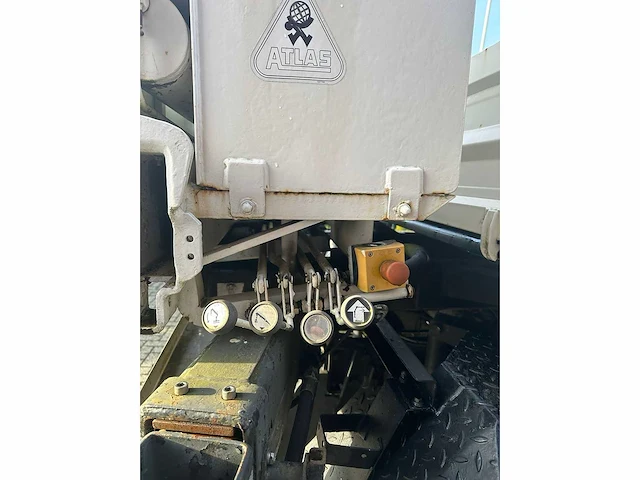 Mercedes unimog met atlas kraan - afbeelding 24 van  40