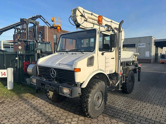 Mercedes unimog met atlas kraan - afbeelding 38 van  40
