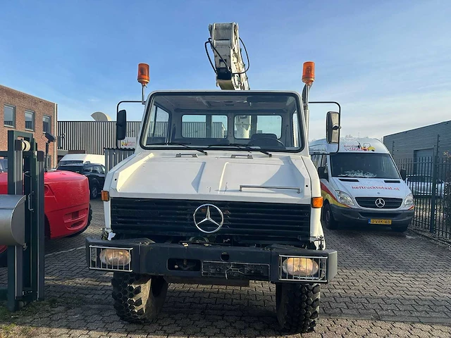 Mercedes unimog met atlas kraan - afbeelding 39 van  40