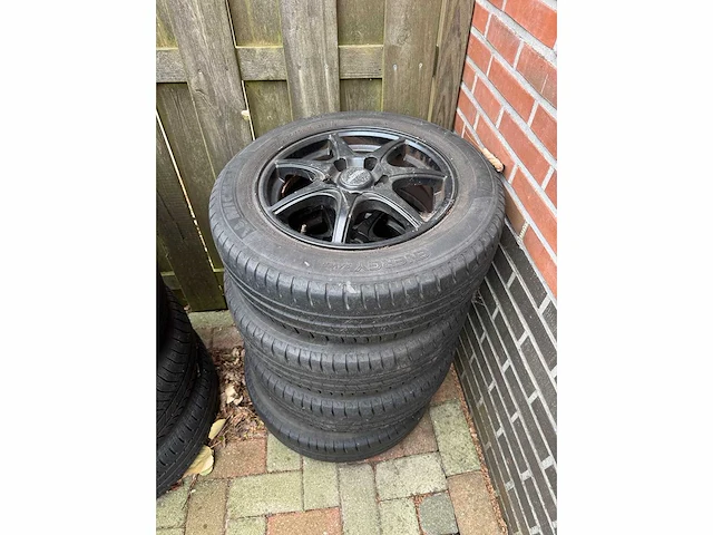 Mercedes velgenset - afbeelding 1 van  7