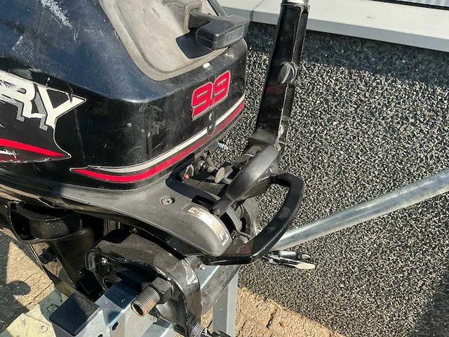 Mercury fourstroke buitenboordmotor 9.9pk - afbeelding 8 van  11