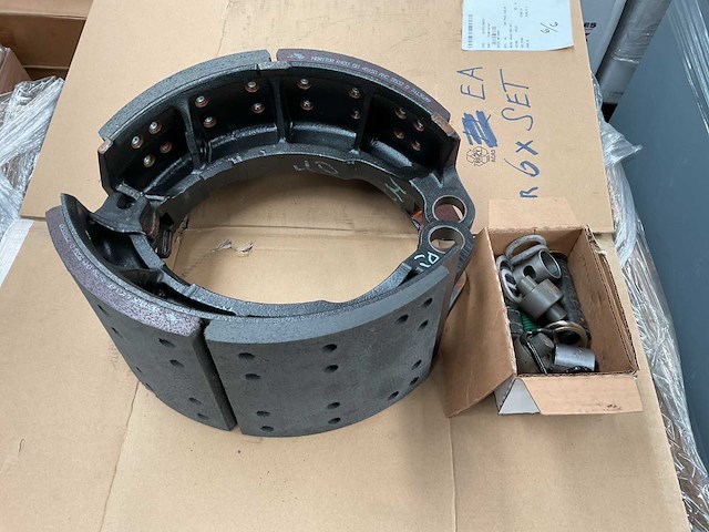 Meritor remschoenen set (6x) - afbeelding 1 van  5