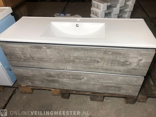 Merk sanitair, verwarming en tegels